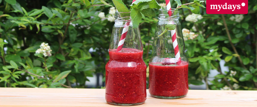 Einfache Cocktails mit Himbeeren selber machen, die Rezepte bekommst du von uns.