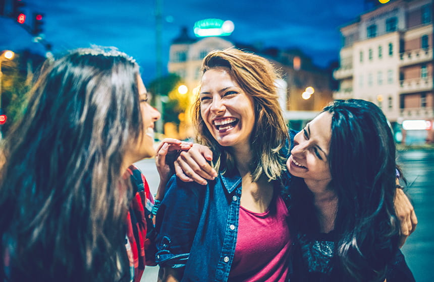 Frauen bei Nacht