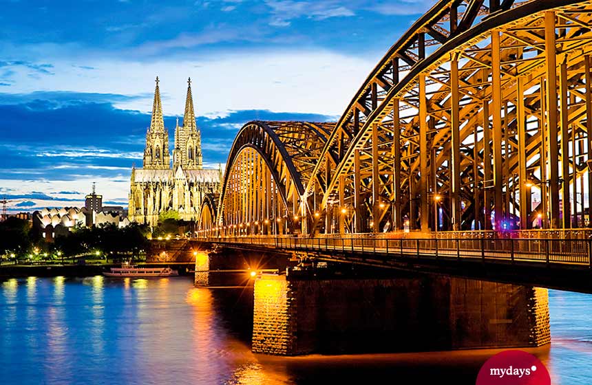 Köln bei Nacht Brücke Fluss