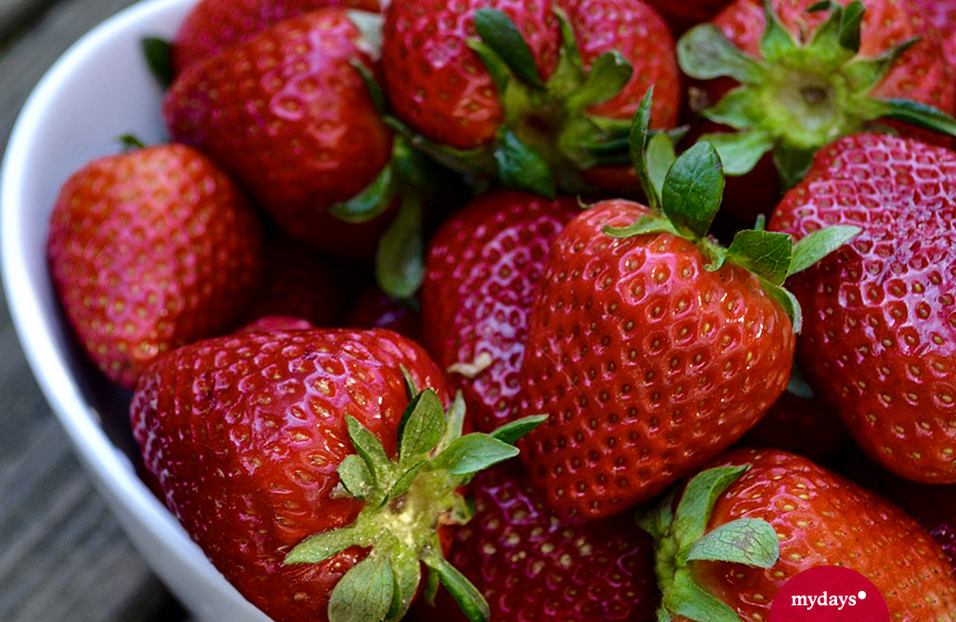 rote Erdbeeren locken schon durch ihre knallige Farbe.