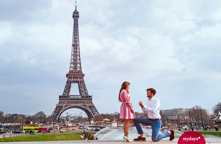 Heiratsantrag Pärchen Paris Eiffelturm